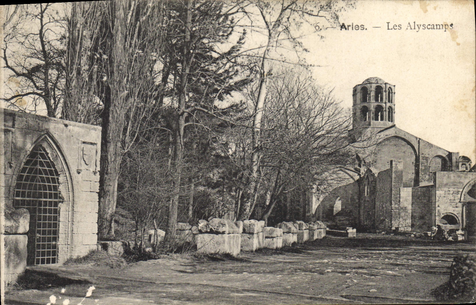 VINTAGE POSTCARD Arles Alyscamps
