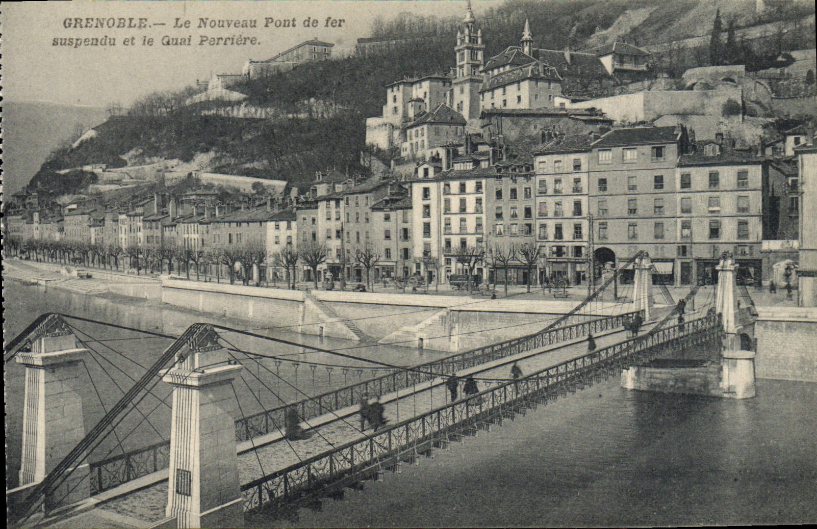 CPA Grenoble Le Nouveau Pont De Fer Suspendu Et Le Quai Perriere