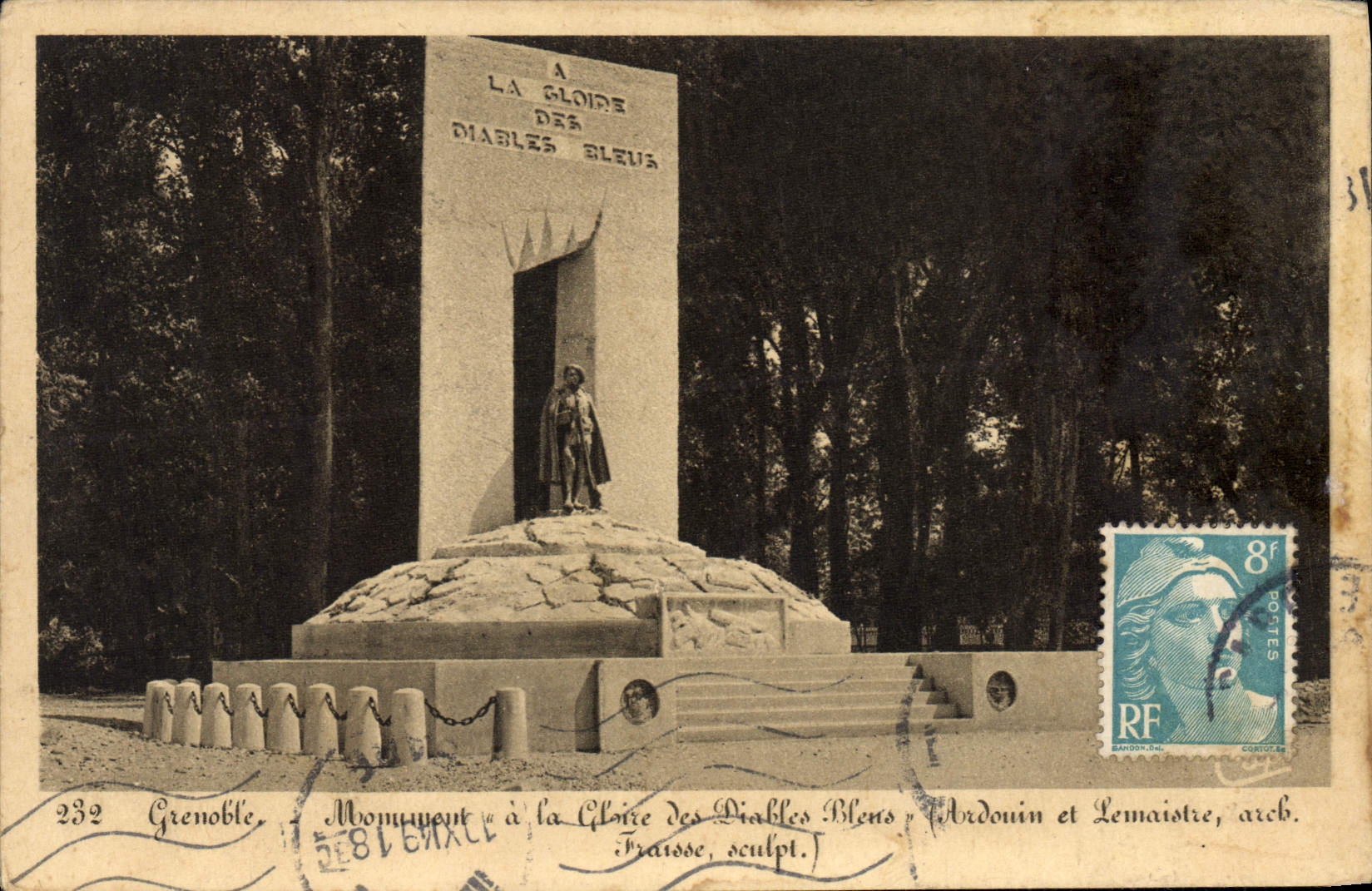 CPA Grenoble Monument A la gloire des diables Bleus Militaria 