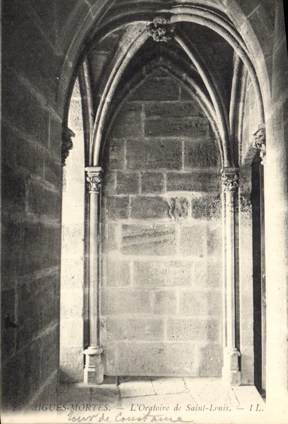 CPA Aigues Mortes L'Oratoire De Saint Louis