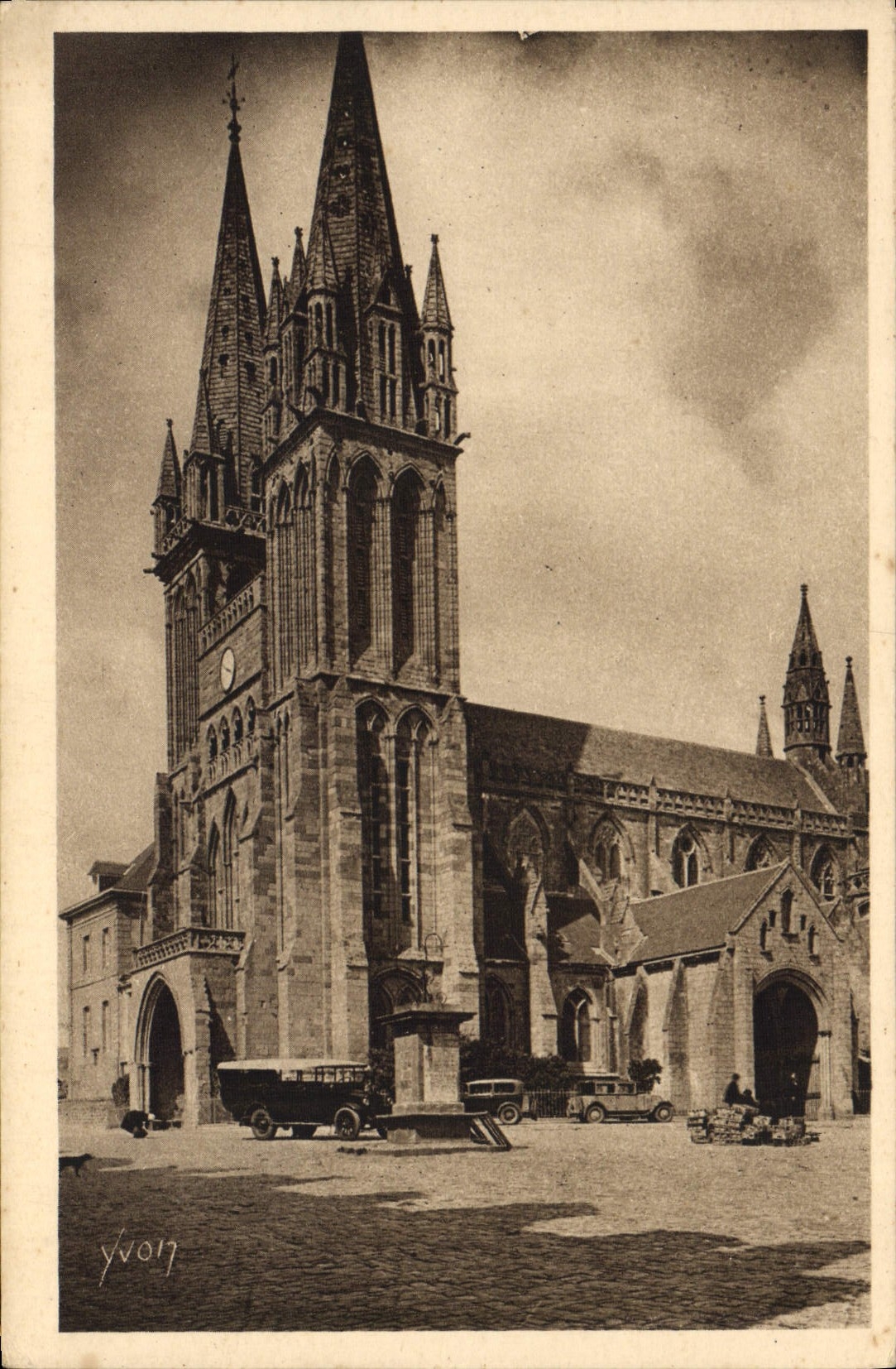 VINTAGE POSTCARD Holy pol. Of Leon the AncienneCathedrale basilica