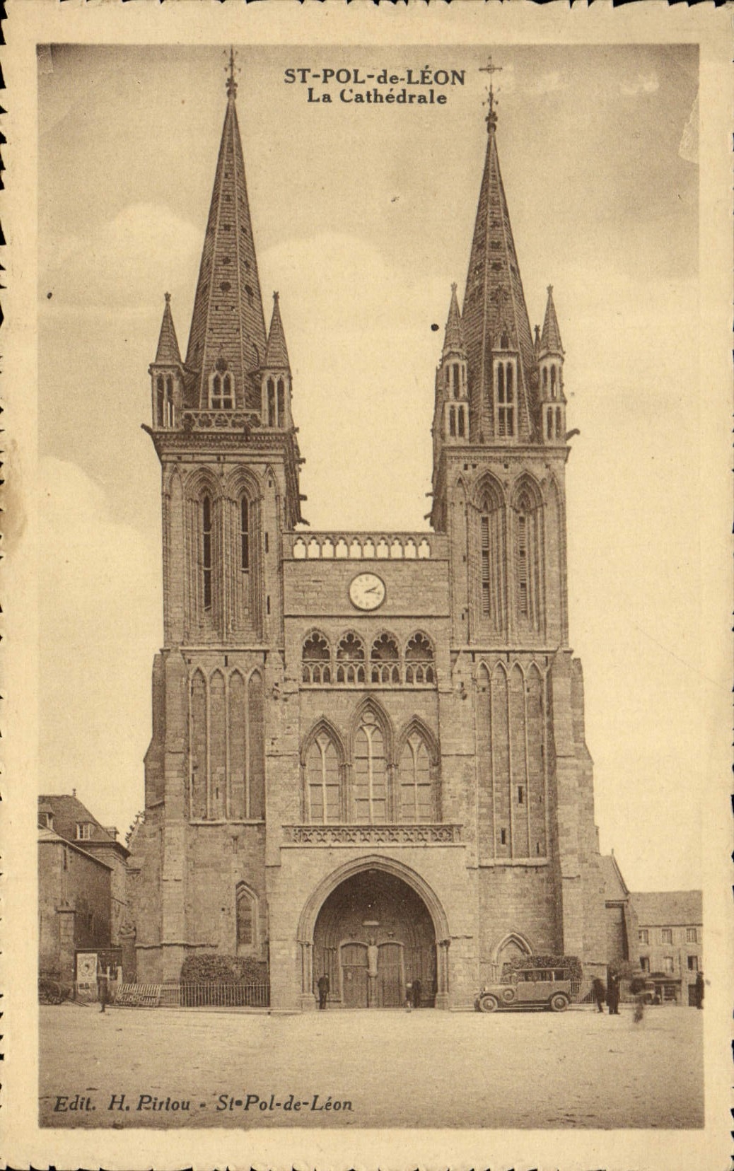 VINTAGE POSTCARD Holy pol. Of Leon the Cathedral