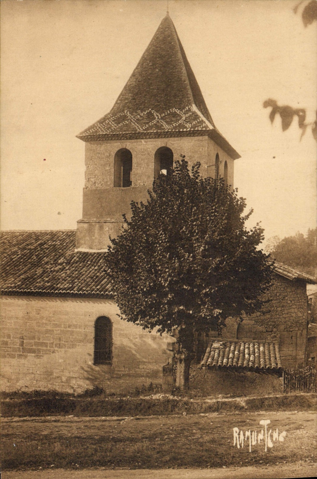 VINTAGE POSTCARD Riberac And the Valley Of the Drone the Romance Church De Riberac Old Vault Of the Castle