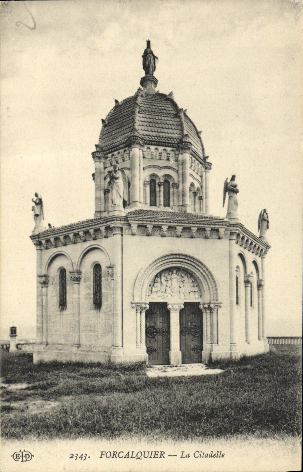 VINTAGE POSTCARD Forcalquier the Citadel