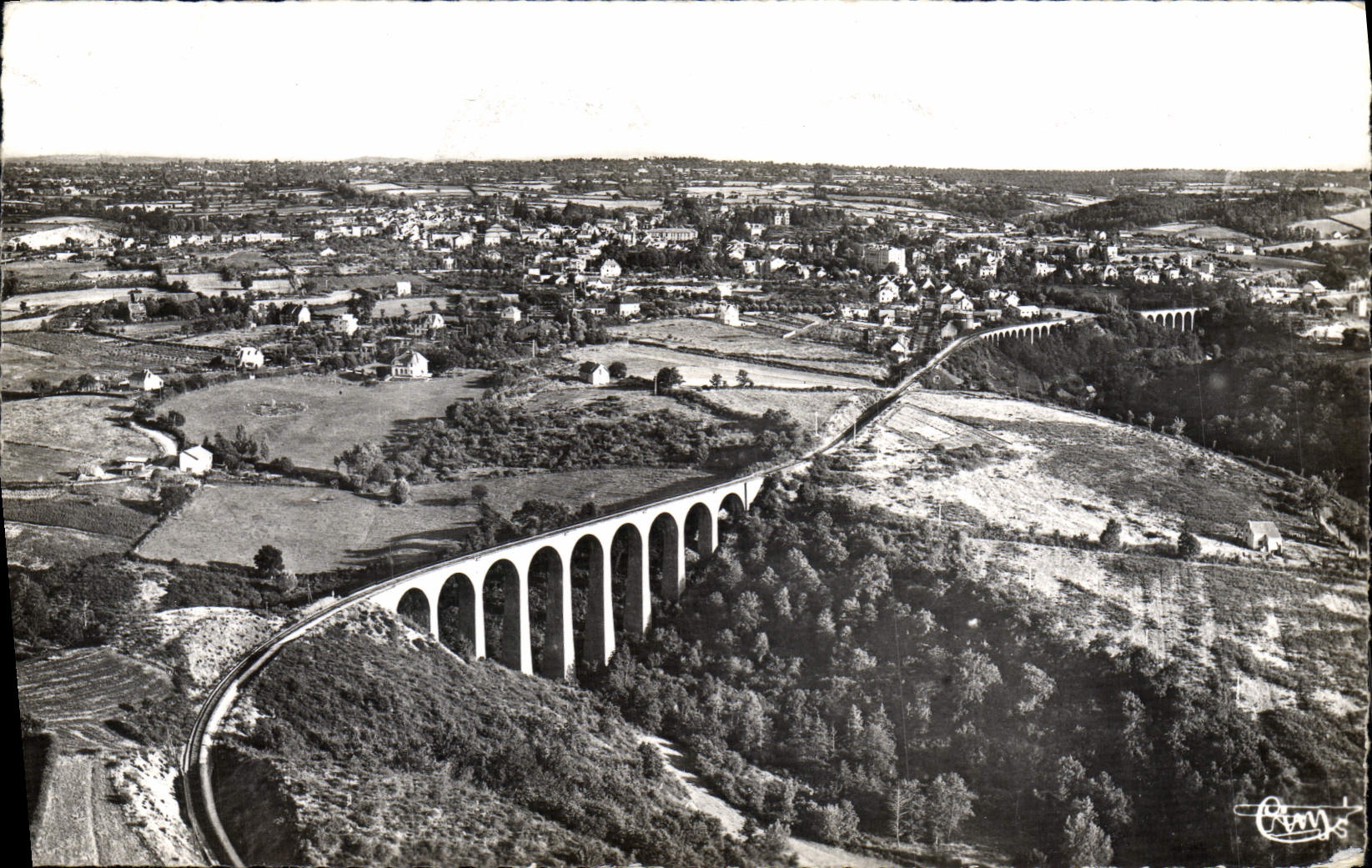 CPM Neris les Bains Vue Aerienne Sur les Viaducs