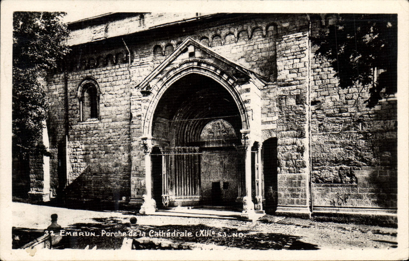 VINTAGE POSTCARD Spray Porch of the Cathedral