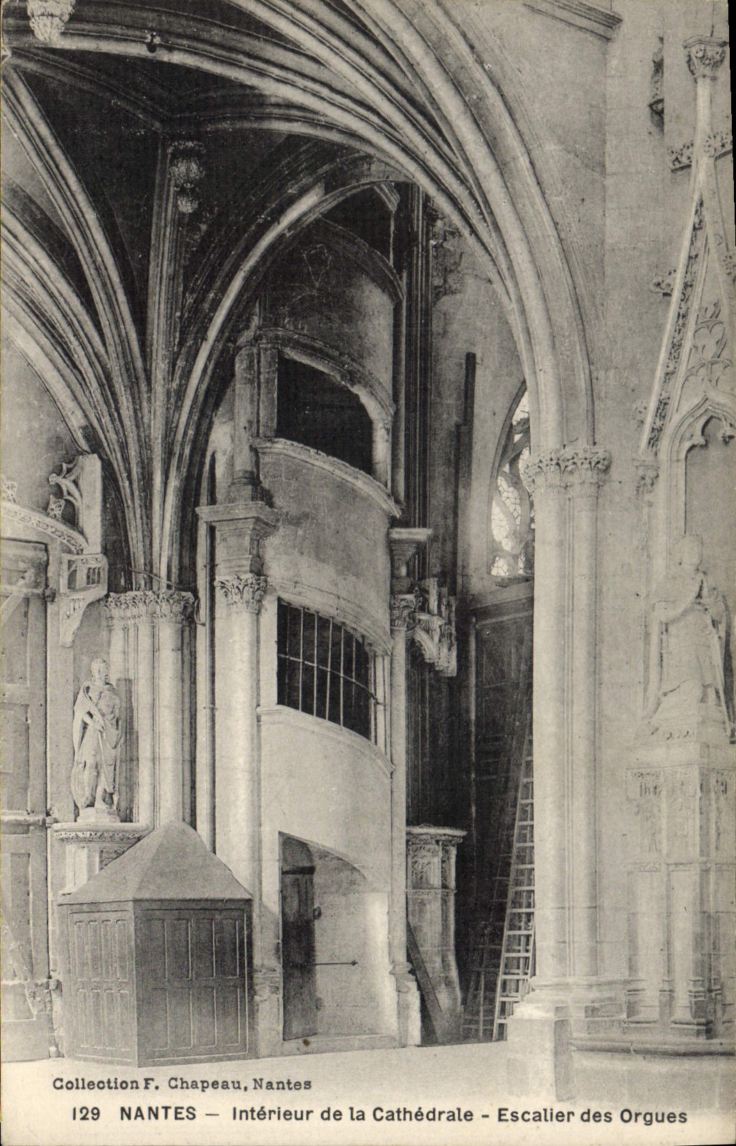 POSTAL Nantes interior de la VENDIMIA de la escalera de la catedral del órgano