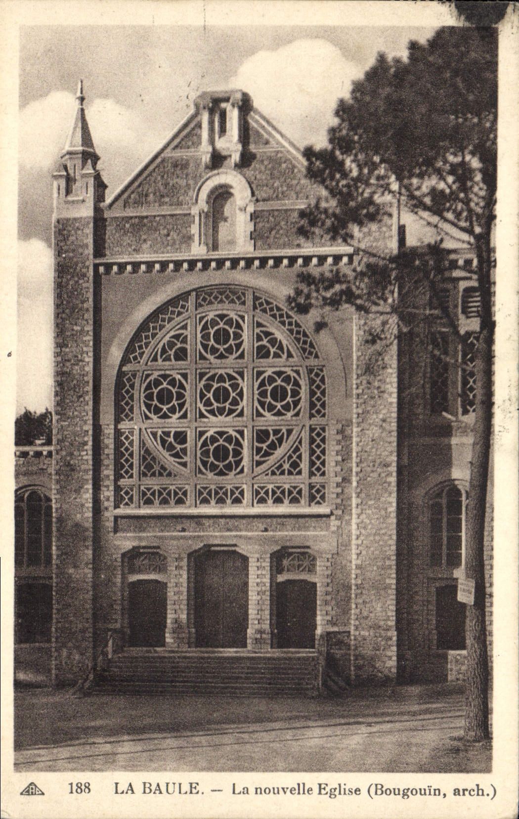 VINTAGE POSTCARD La Baule the New Church