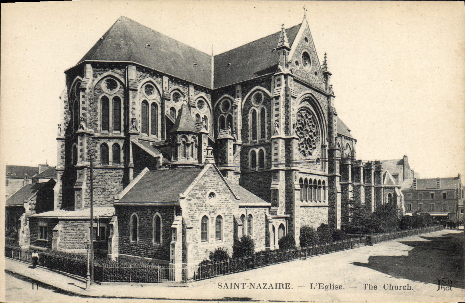 VINTAGE POSTCARD Saint Nazaire the Church