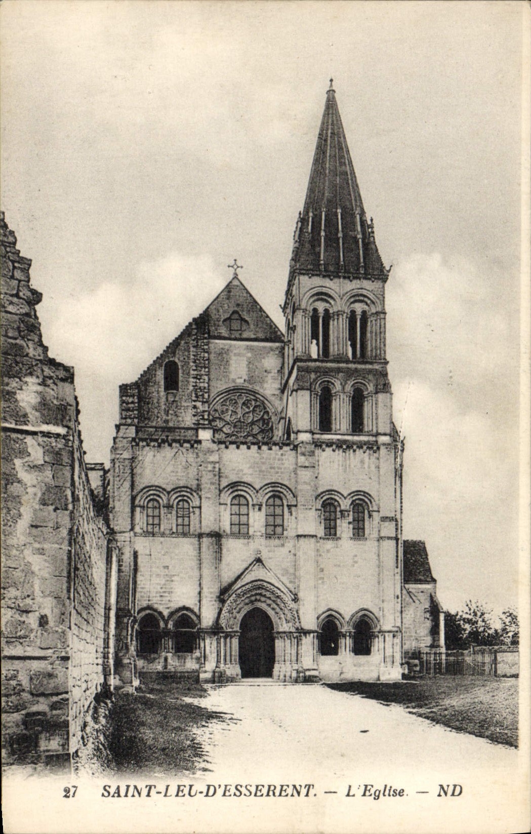 VINTAGE POSTCARD Holy Leu D' Esserent the Church