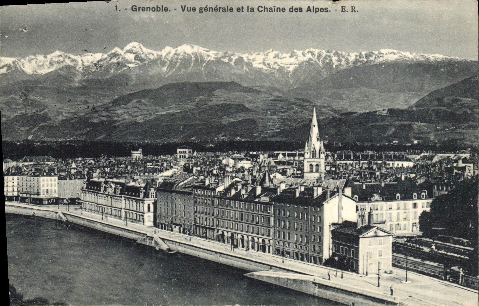 CPA Grenoble Vue Generale et la Chaine des Alpes