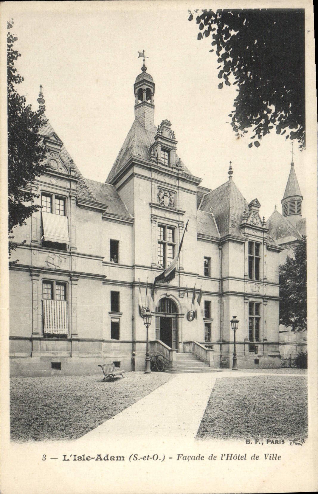 VINTAGE POSTCARD Isle Adam Facade of the Town hall