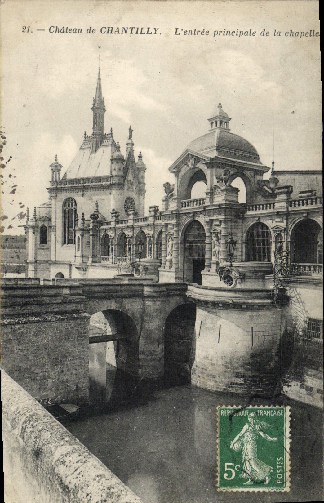 Castillo de la POSTAL de la VENDIMIA de Chantilly la entrada principal de la cámara acorazada