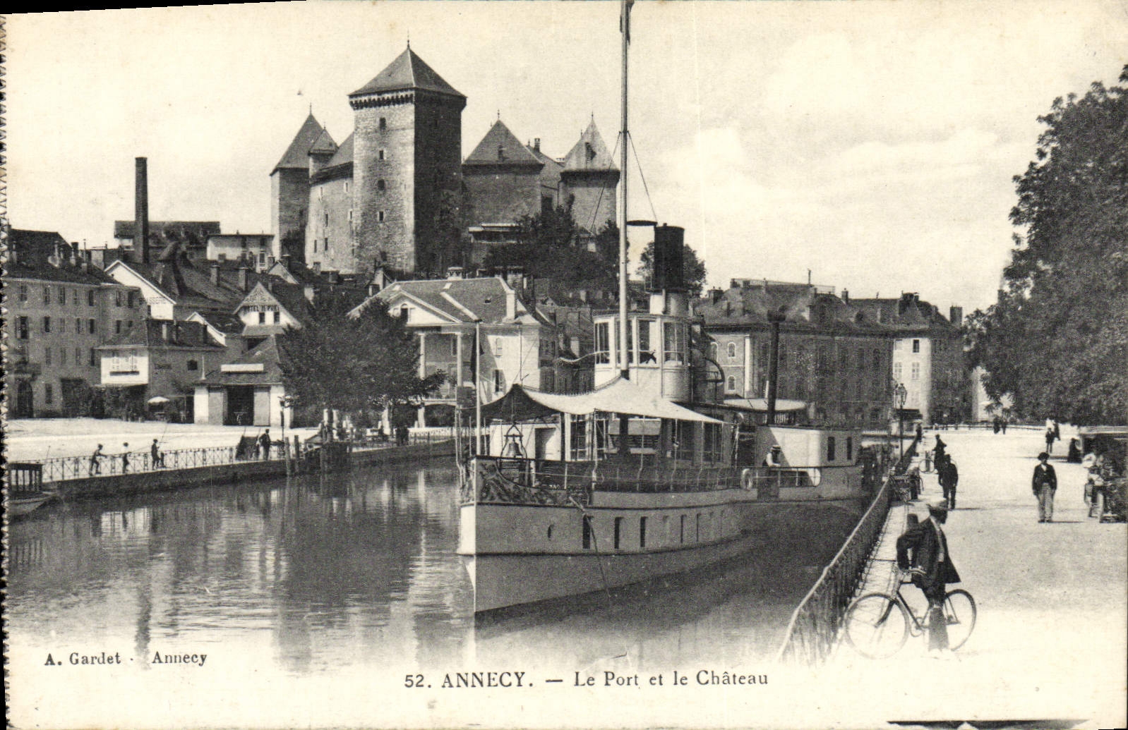 CPA Annecy Le Port et le Chateau Bateau