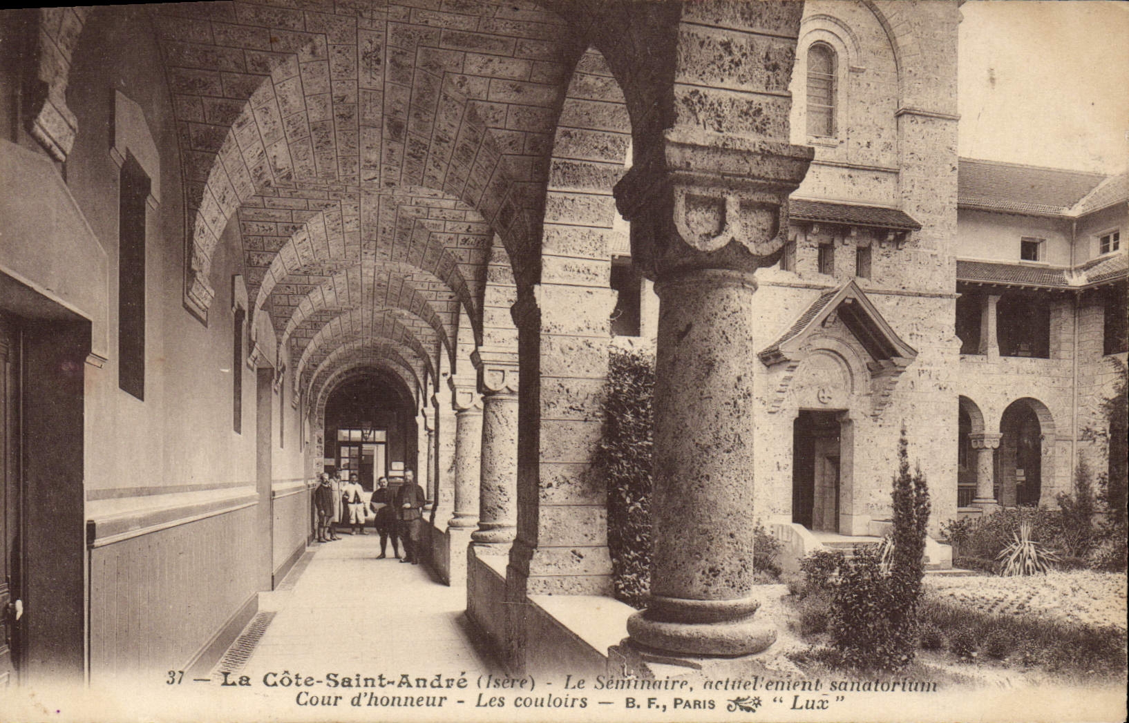 POSTAL de la VENDIMIA la dimensión Saint Andre los pasillos principales del patio del seminario