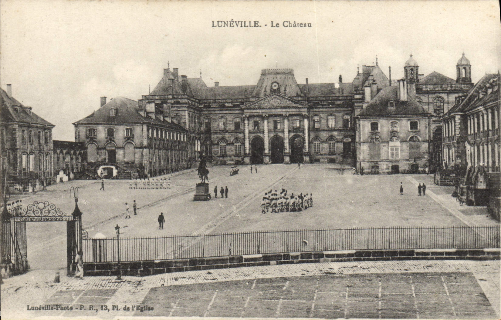 VINTAGE POSTCARD Luneville the Castle