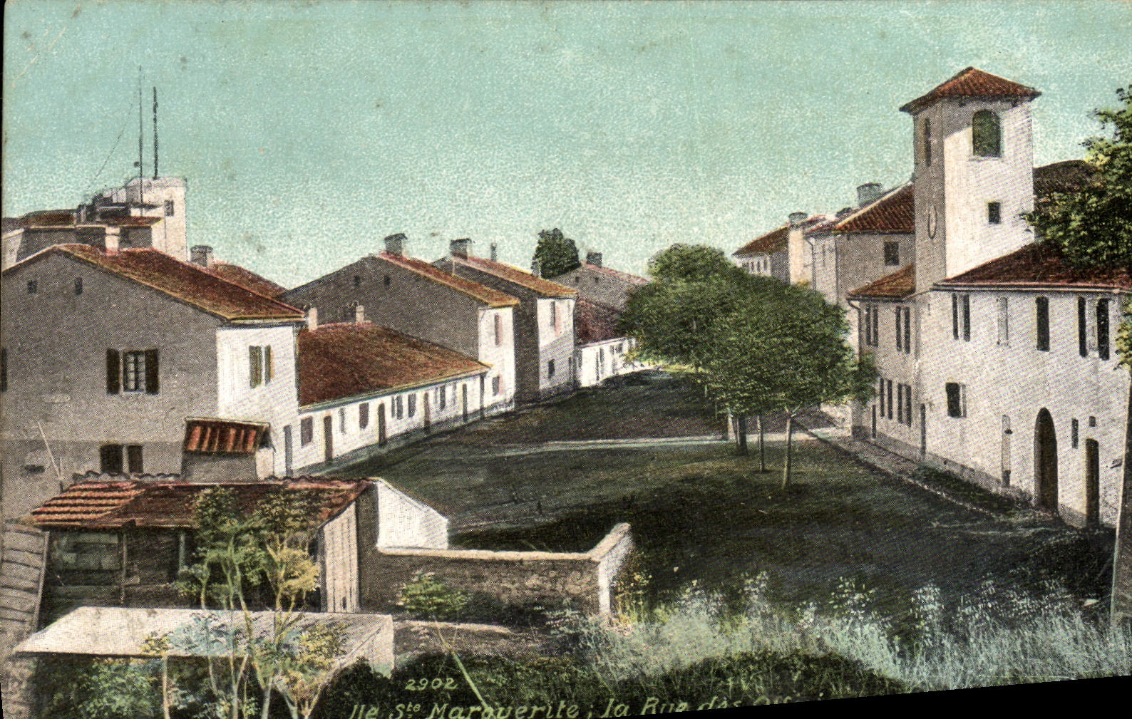 CPA Ile Ste Marguerite la rue des Officiers