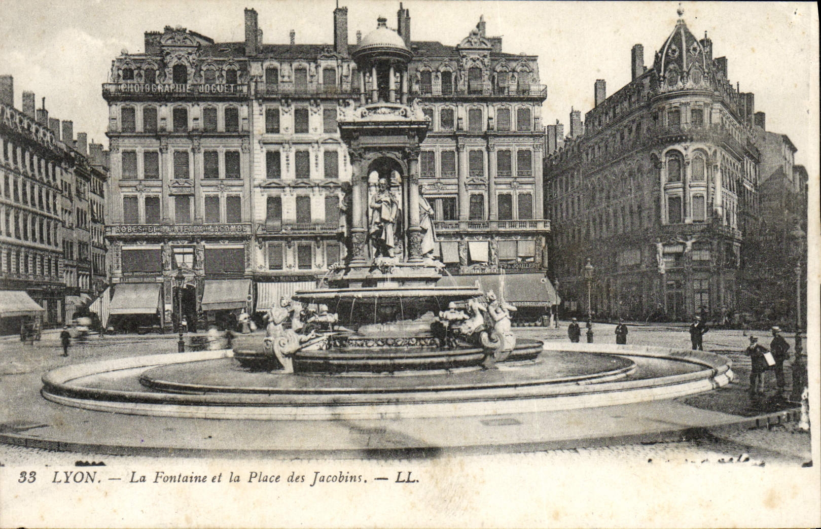 VINTAGE POSTCARD Lyon the Fountain and the Place of the Jacobins
