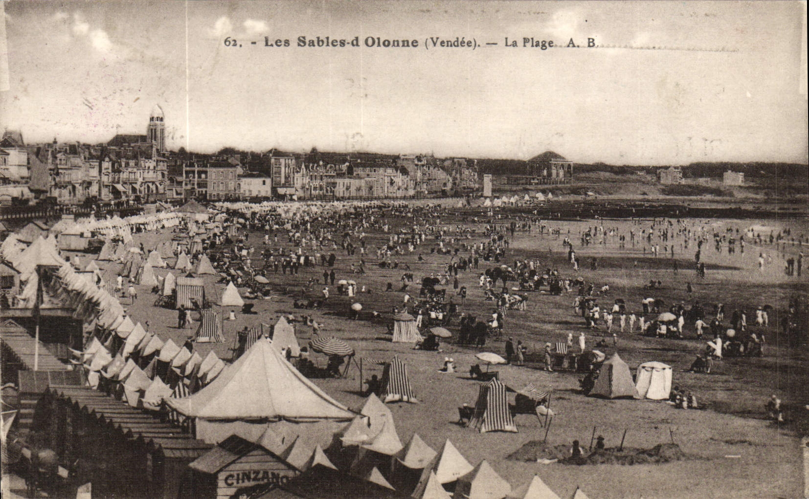 POSTAL de la VENDIMIA Sables d'Olonne la playa
