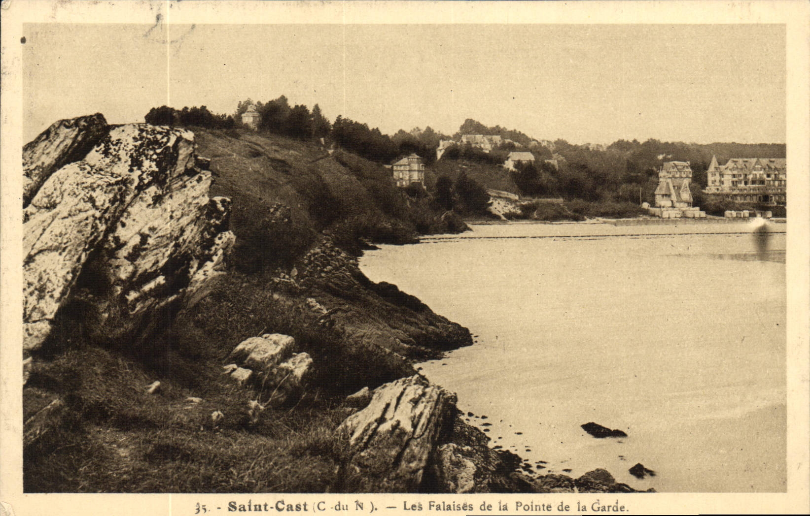 CPA Saiut Cast Les Falaises de la Pointe de la Garde