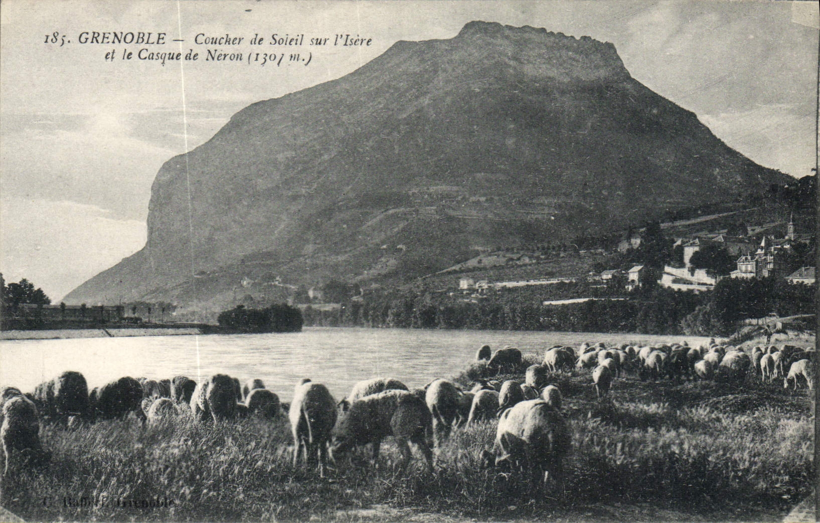 Puesta del sol de Grenoble de la POSTAL de la VENDIMIA en el Isere y el casco de Neron