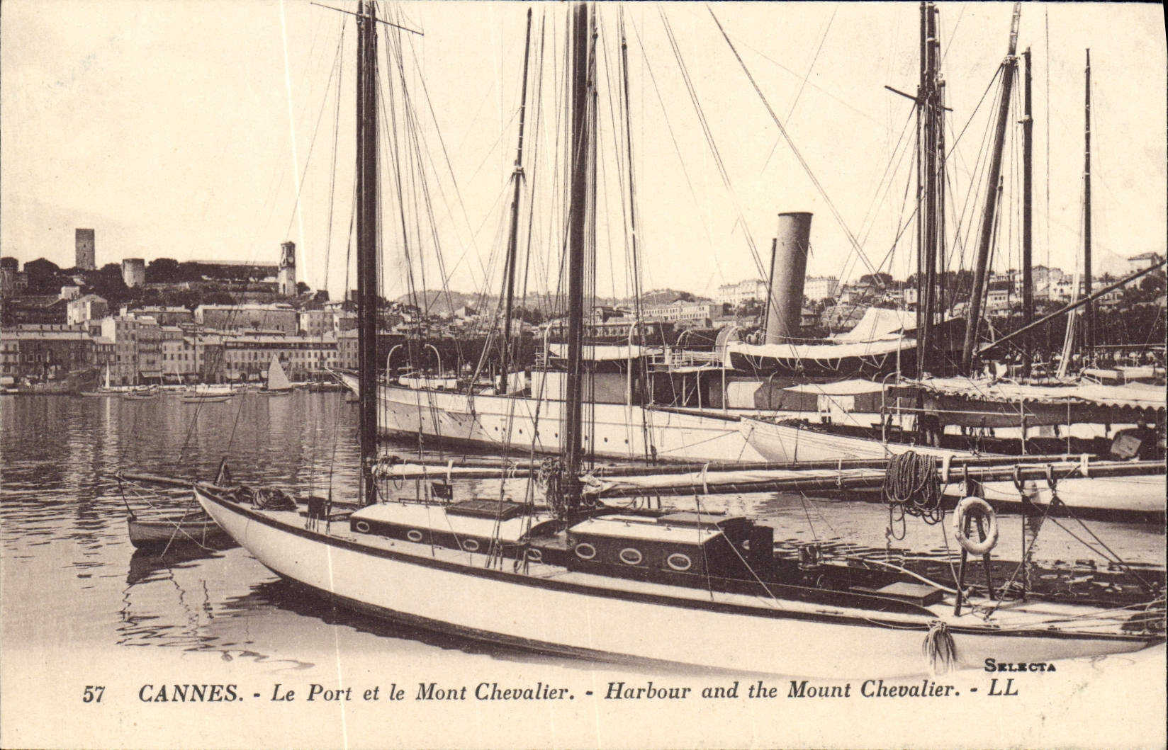 CPA Cannes Le Port et le Mont Chevalier Bateau