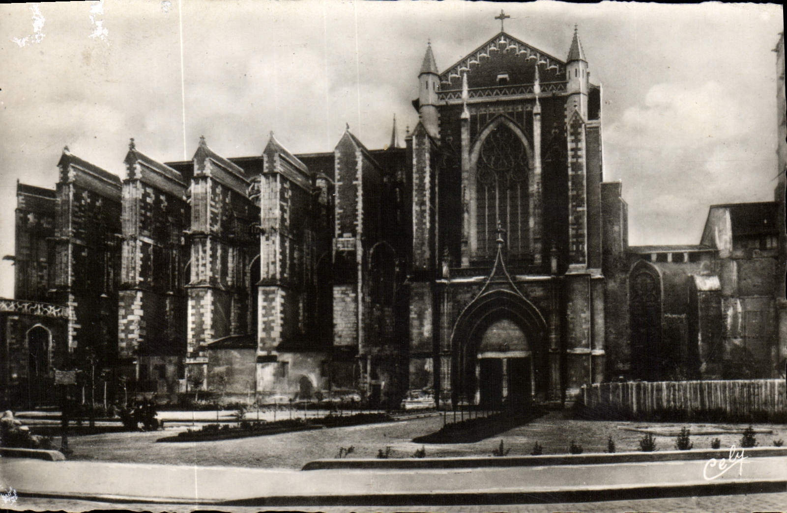 CPM Toulouse Cathedrale et Jardin St Etienne
