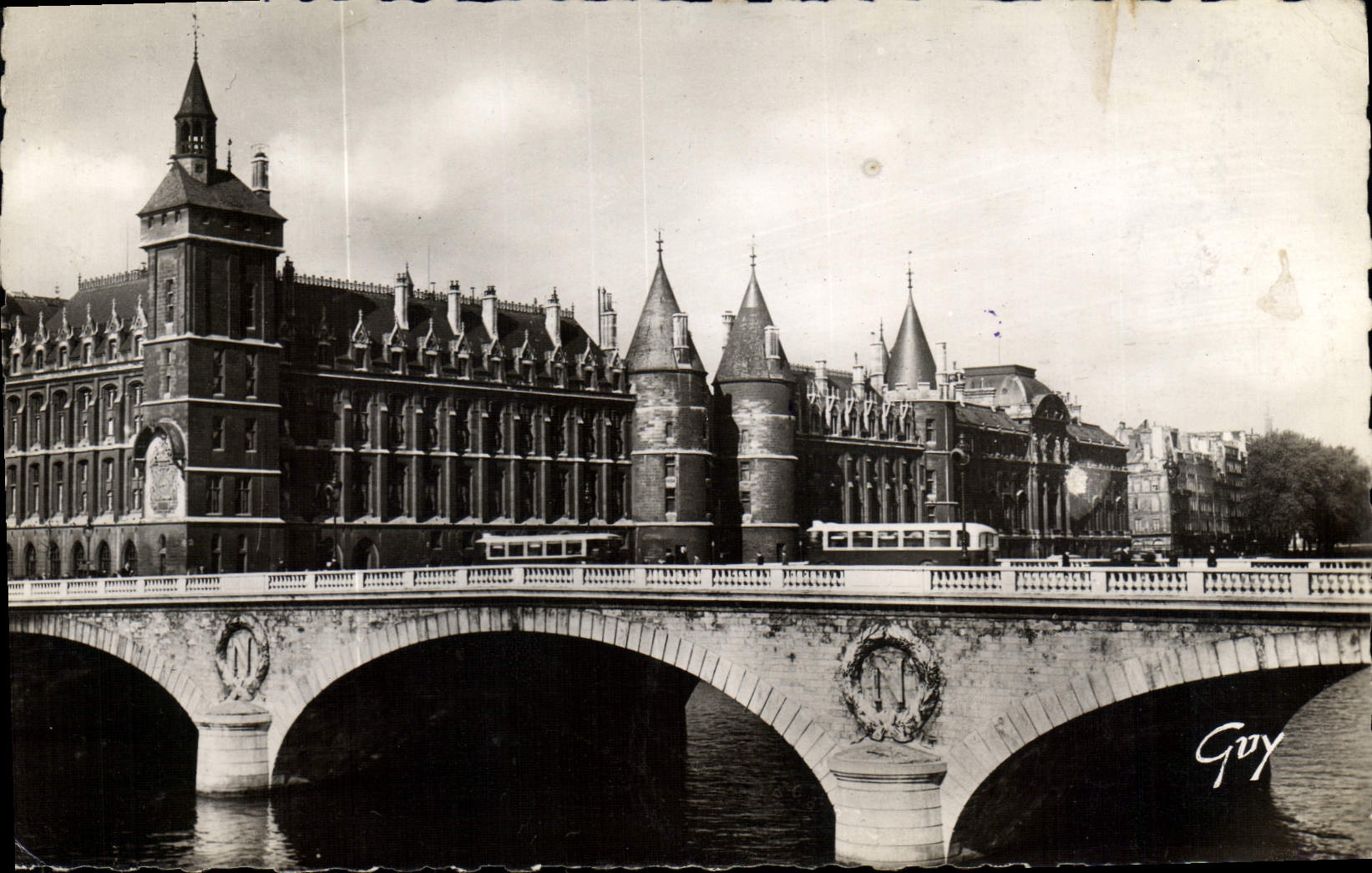 MODERN CARD Paris And Its Wonders Law courts and the Caretaker's lodge