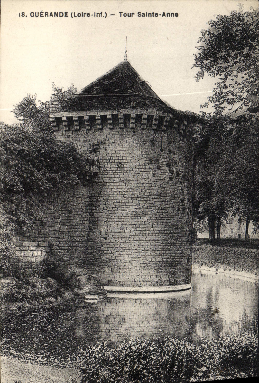 VINTAGE POSTCARD Guerande Turn Sainte Anne
