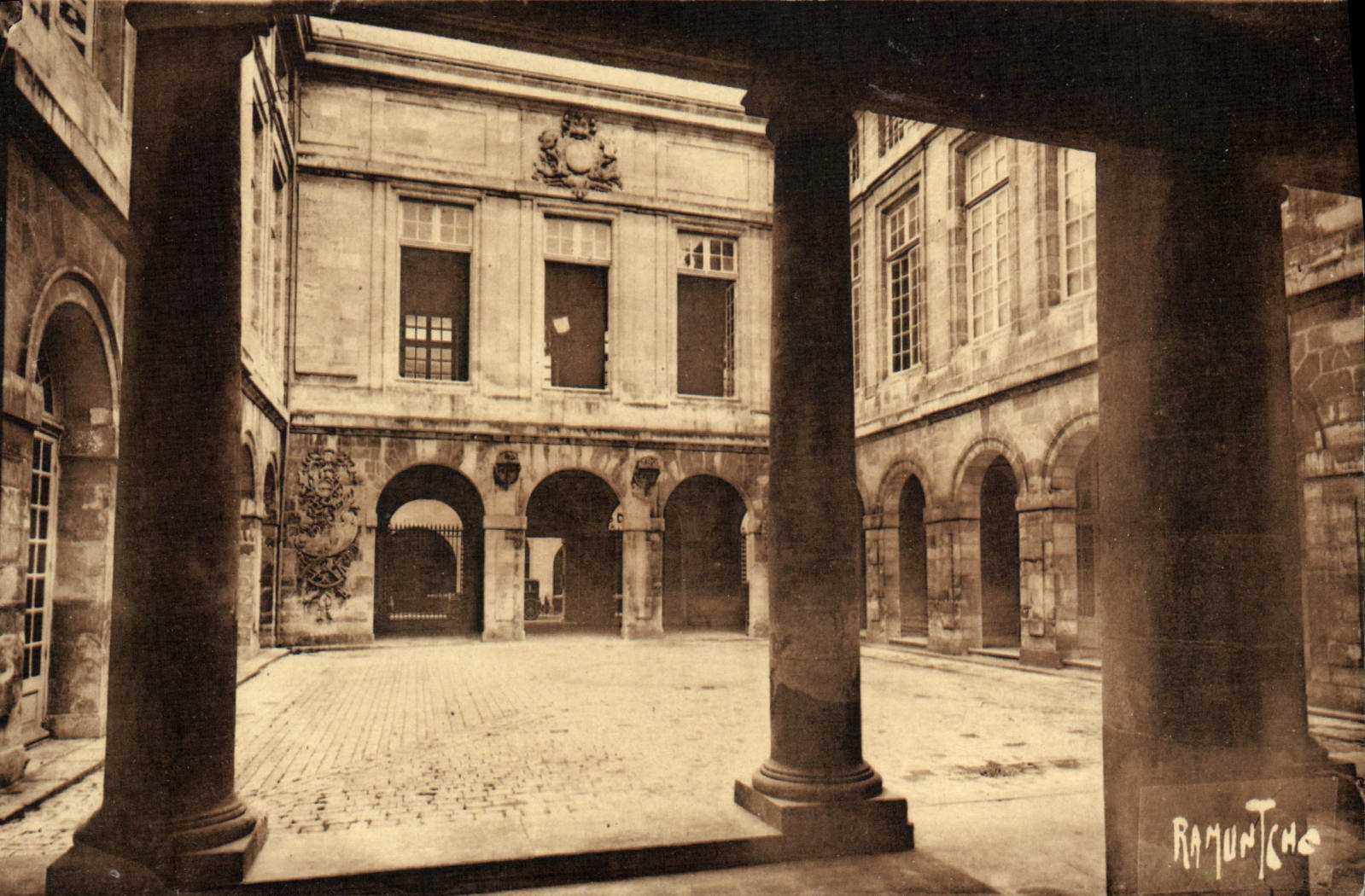 VINTAGE POSTCARD La Rochelle Palate of the Stock Exchange