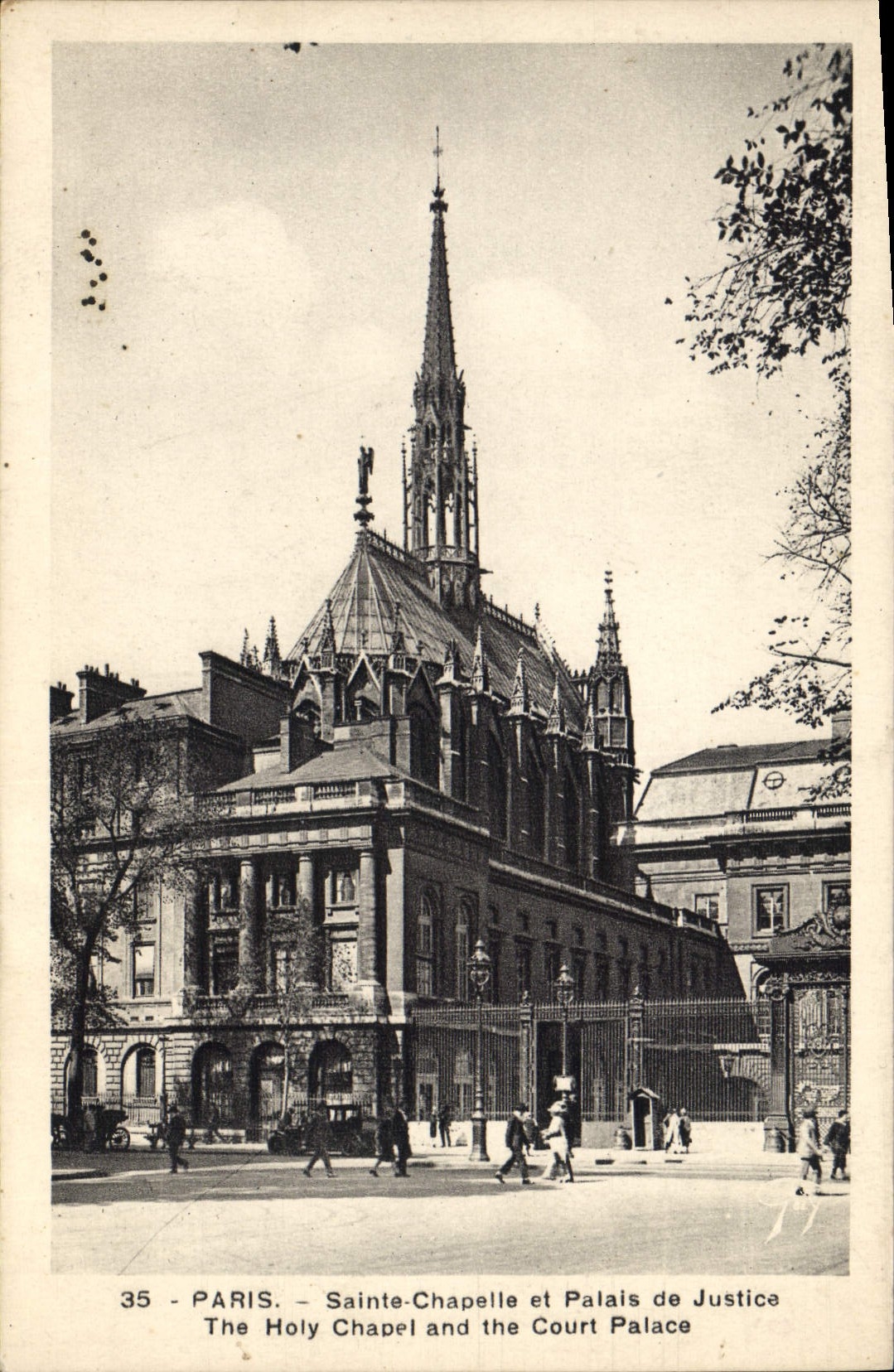 VINTAGE POSTCARD Paris Sainte Vault and Law courts