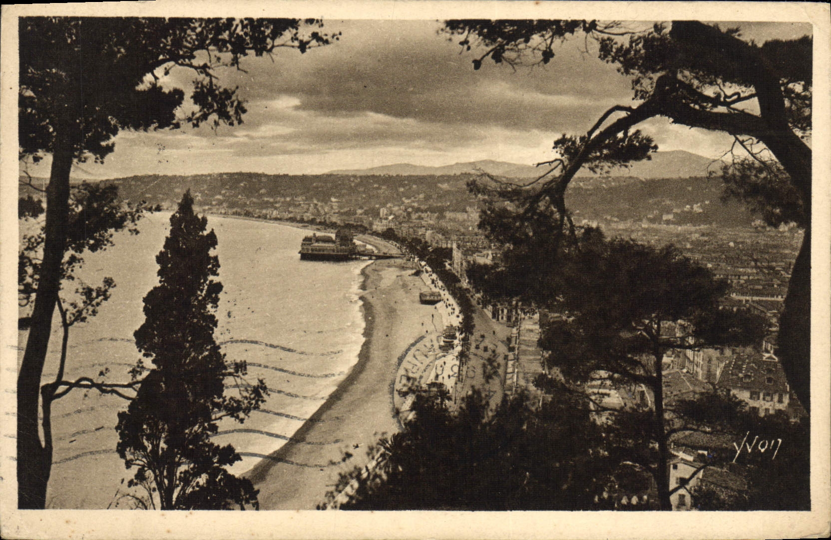 CPA Nice Vue Generale et Baie des Anges