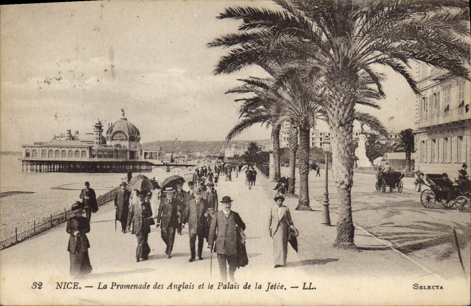 CPA Nice La Promenade des Anglais et le palais de la Jatee