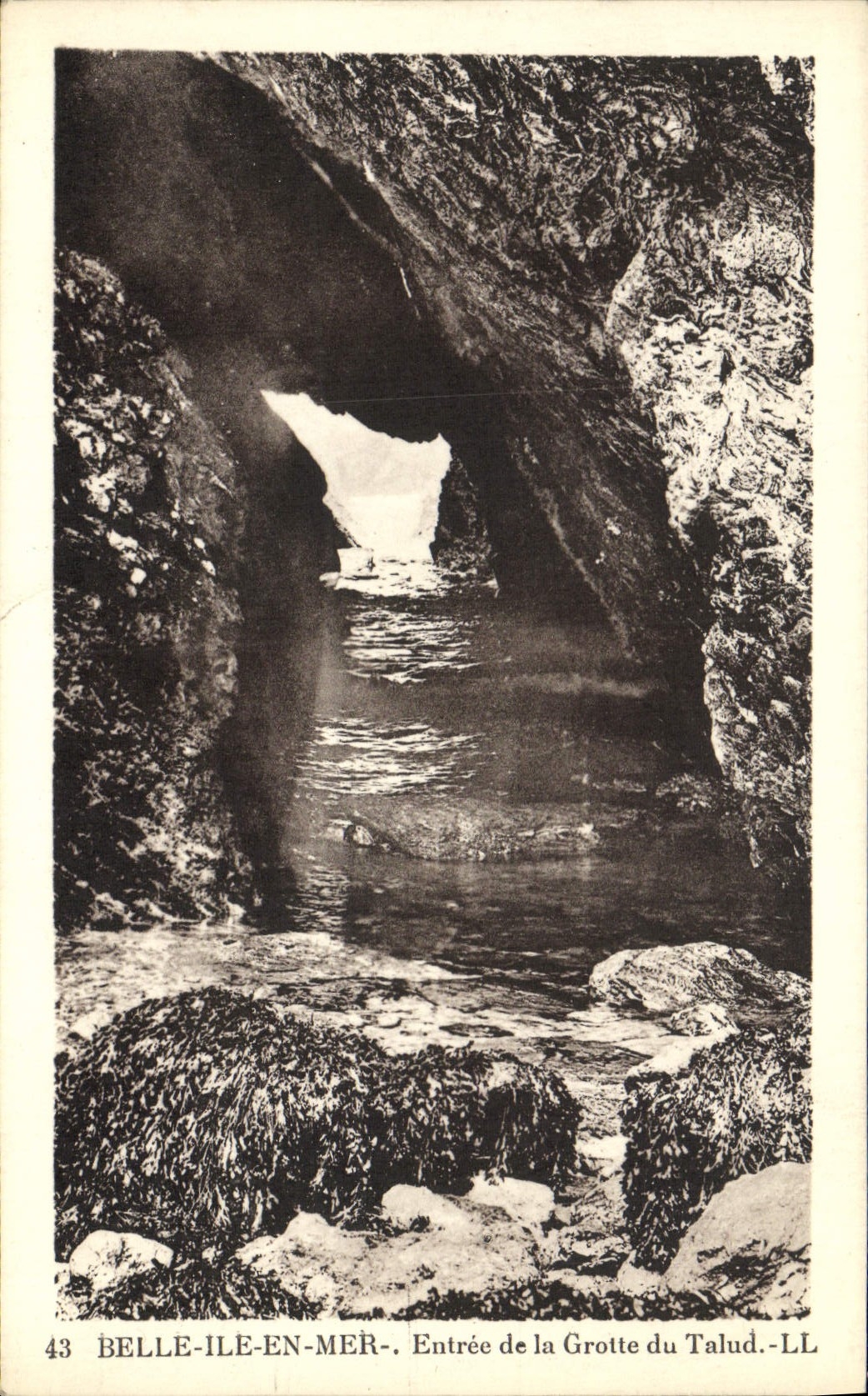 VINTAGE POSTCARD Beautiful Island at sea Entered of the Cave of Talud