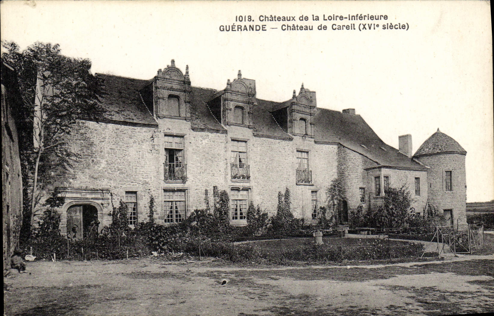 VINTAGE POSTCARD Guerande Castle of Carell