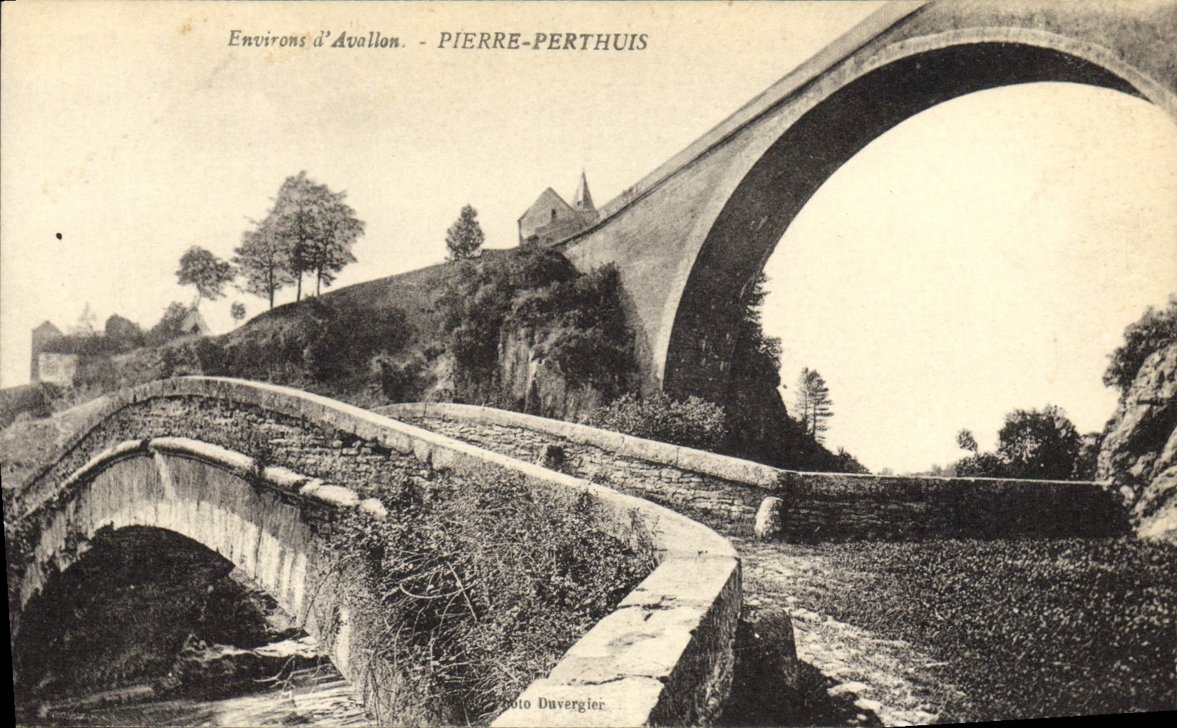CPA Pierre Perthuis Environs d'Avallon 