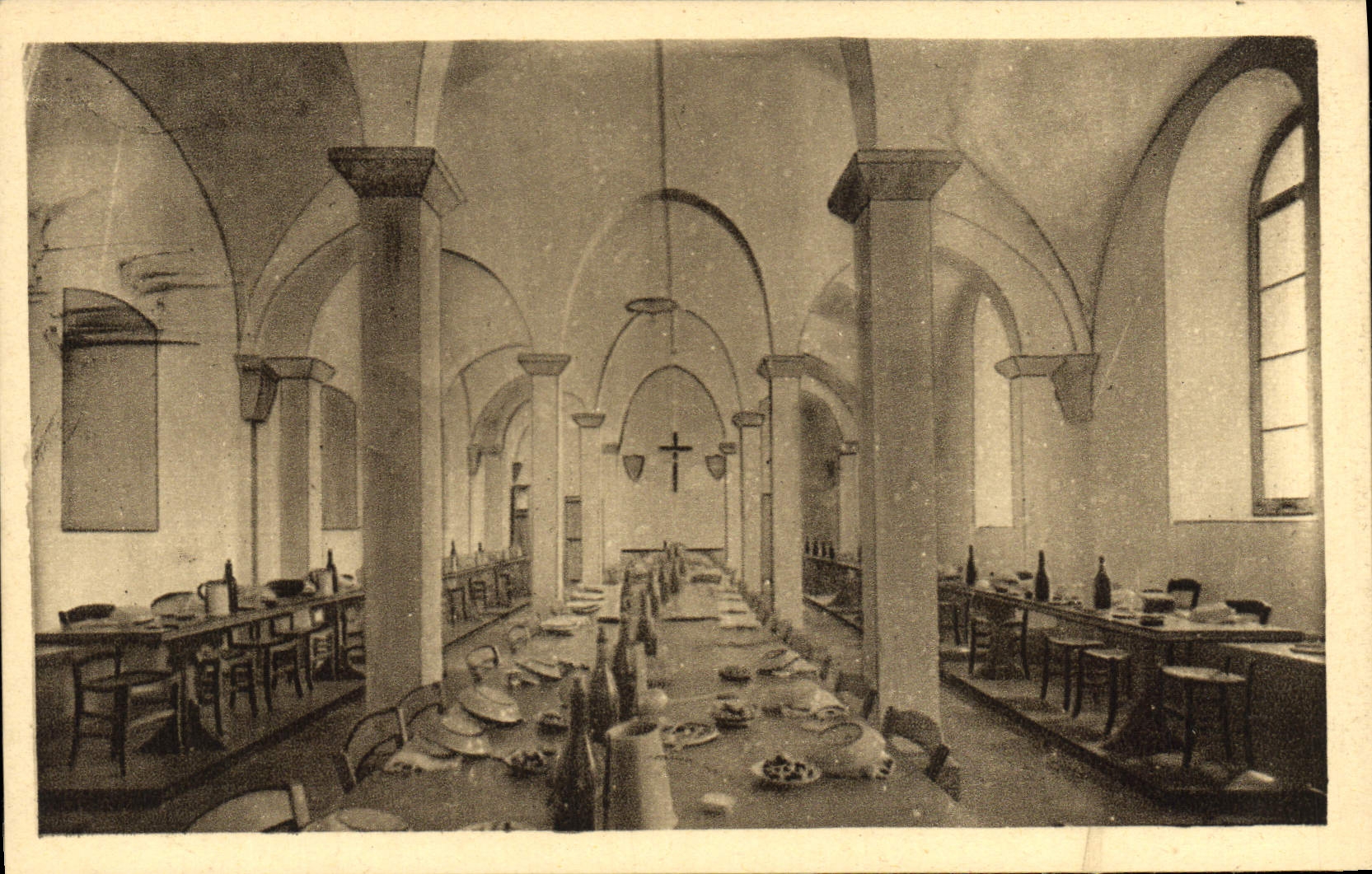 VINTAGE POSTCARD Monastery of co. Marie Of Pierre Who Transfers the refectory