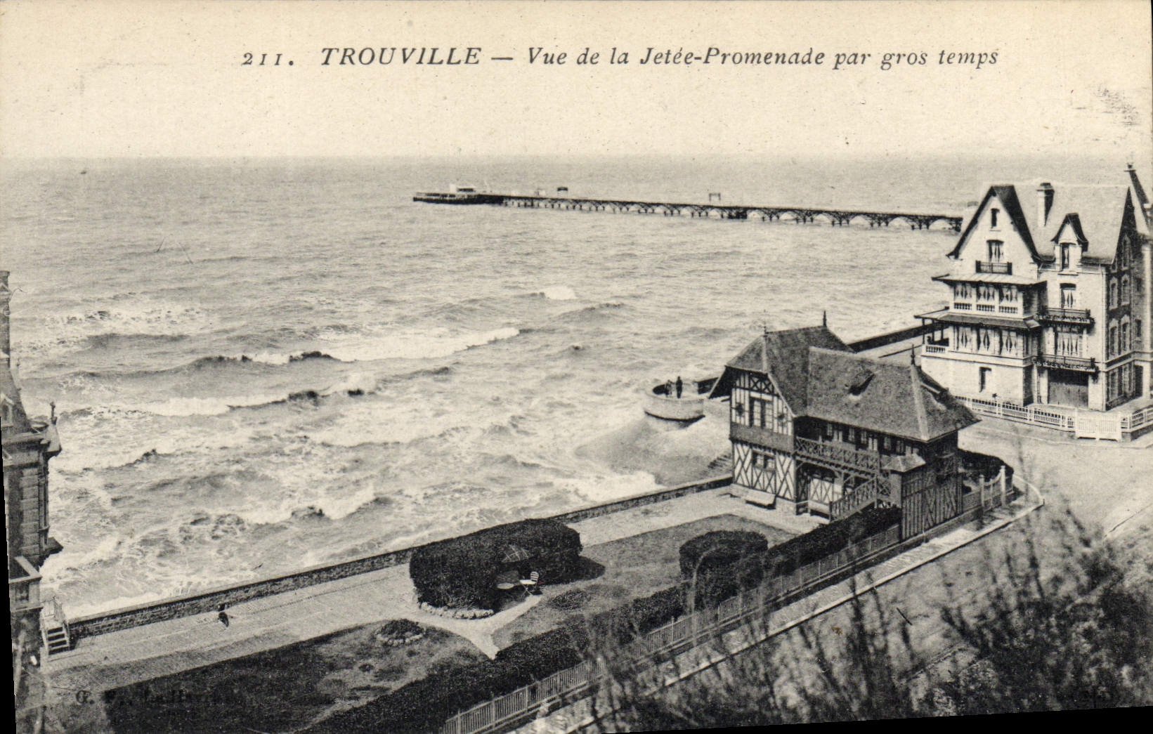 POSTAL Trouville de la VENDIMIA visto de la caminata del embarcadero por el tiempo pesado