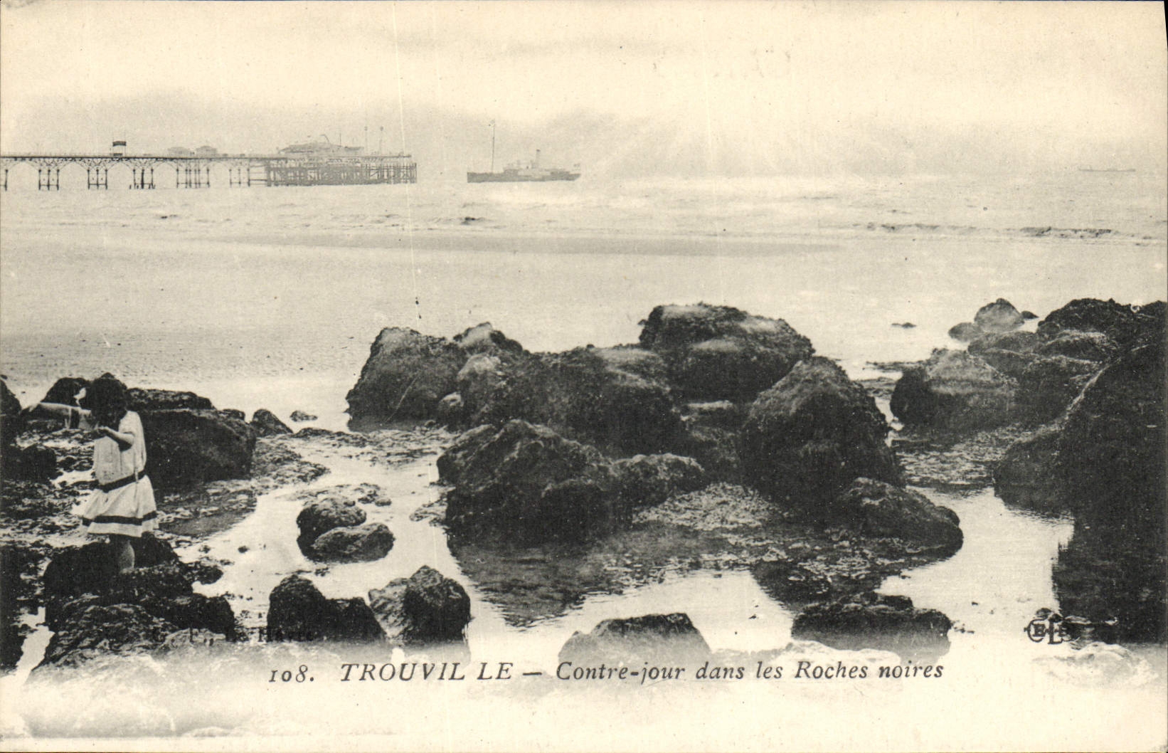 VINTAGE POSTCARD Trouville Against Day in the Rocks Black