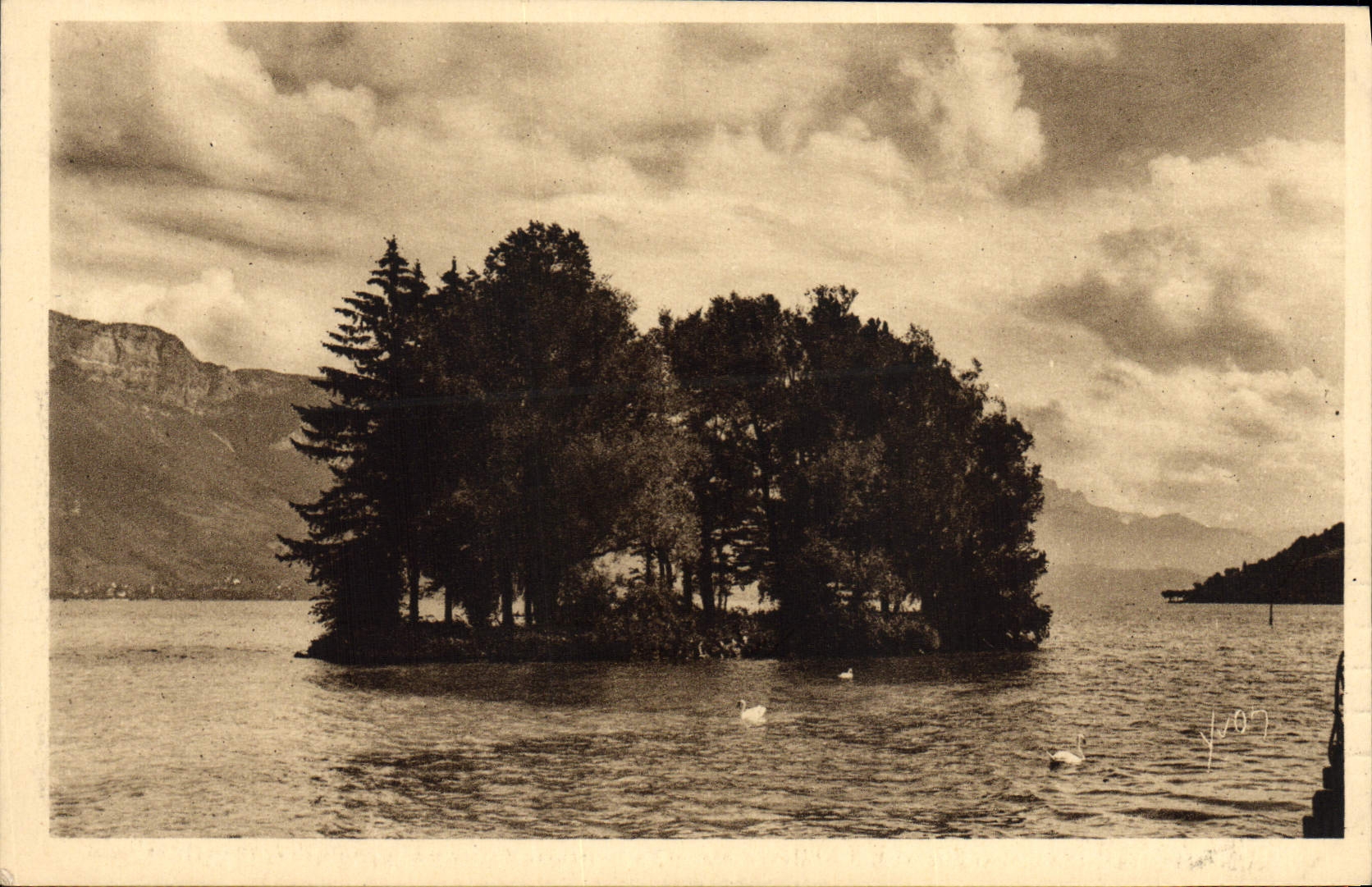 VINTAGE POSTCARD Annecy the Island of the Swans on the Lake