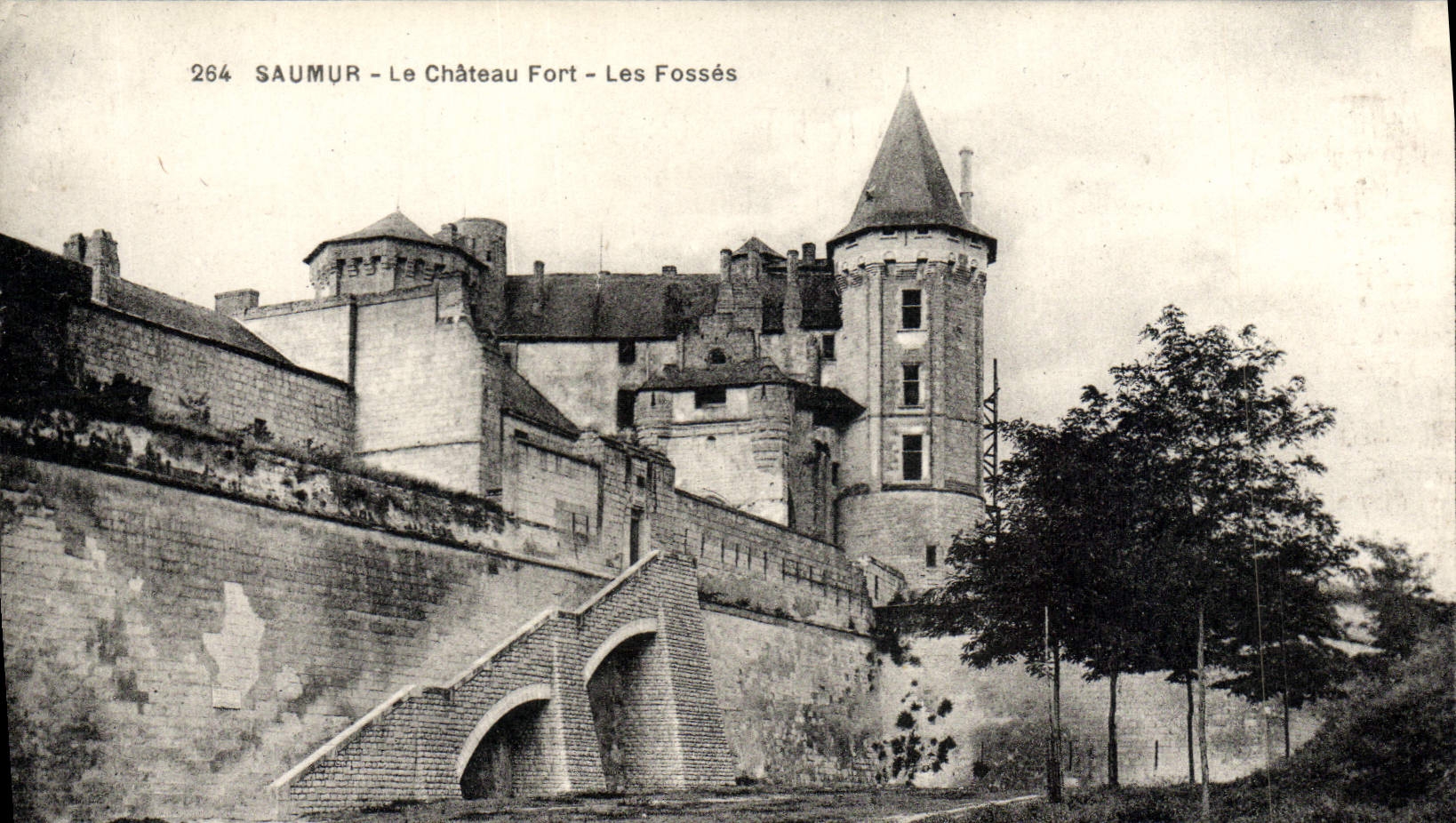 CPA Saumur Le Chateau Fort Les Fosses