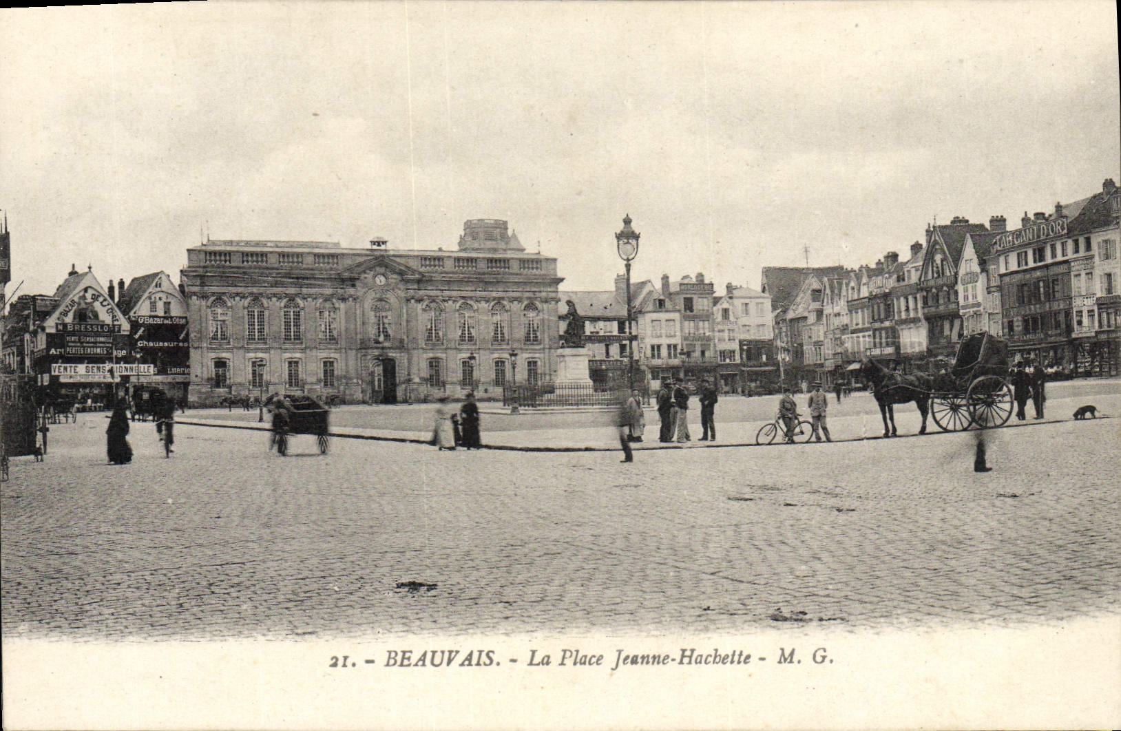 CPA Beauvais La Place Jeanne Hachette