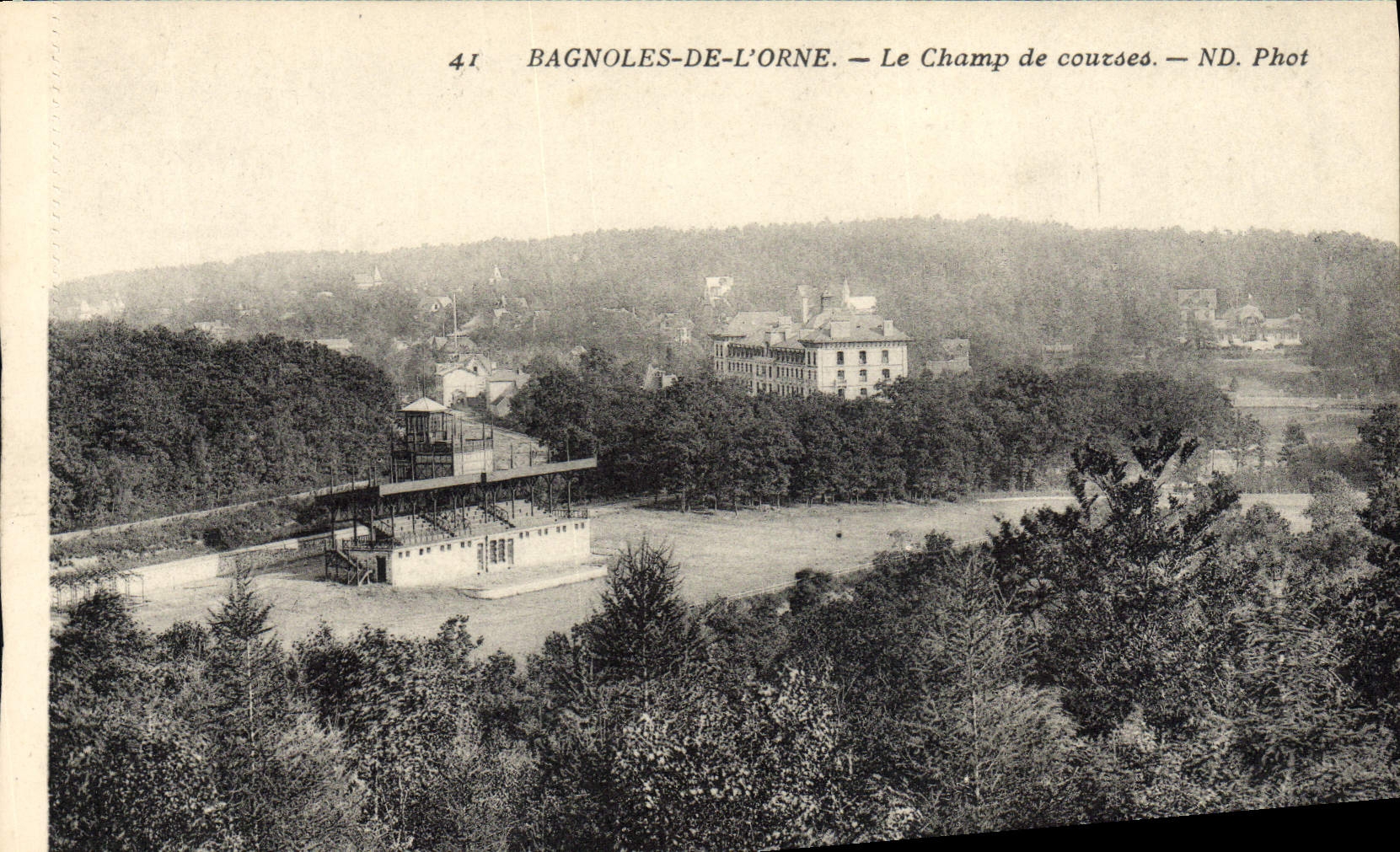 CPA Bagnoles De L'Orne Le Champ de Courses Hippisme