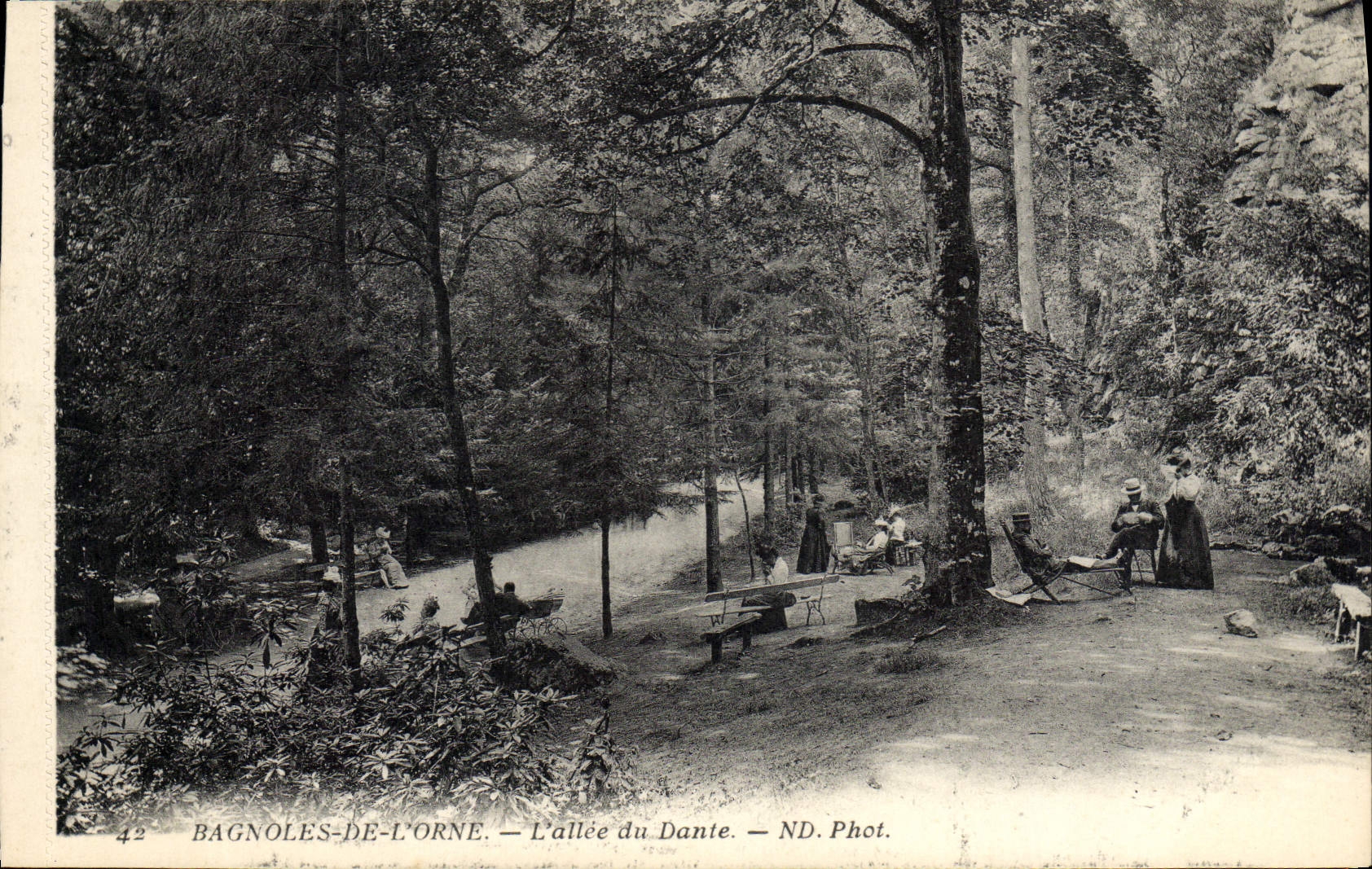 CPA Bagnoles De L'Orne L'allee du Dante