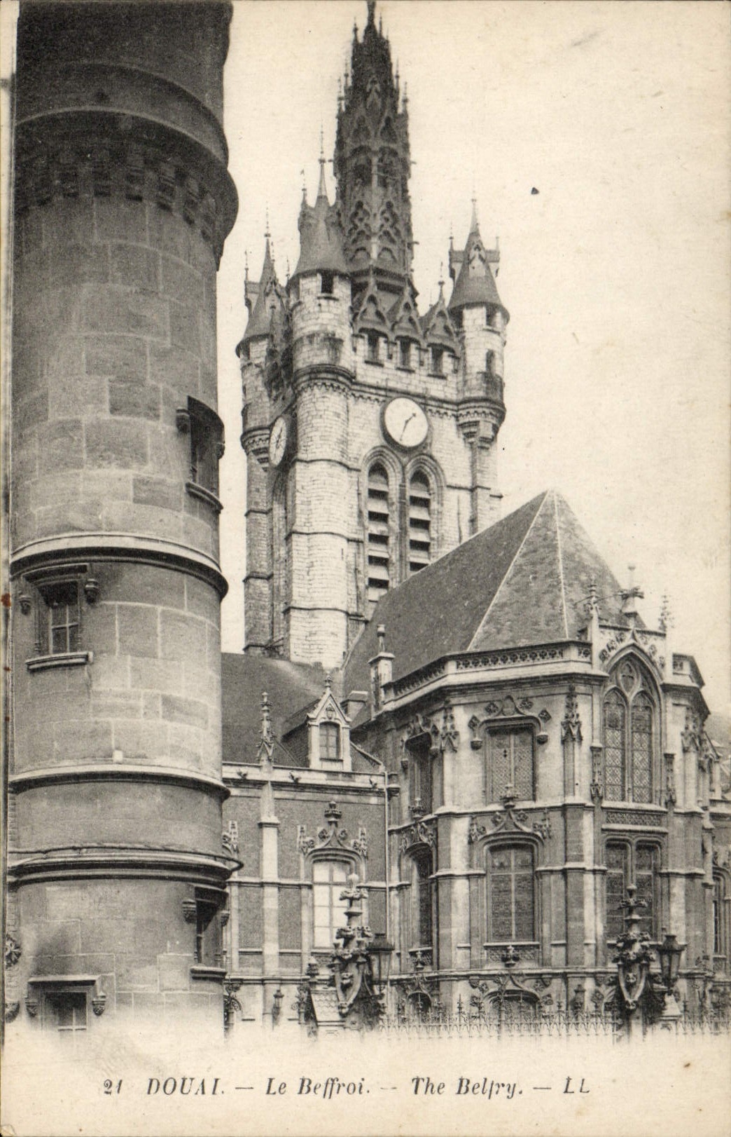 VINTAGE POSTCARD Douai the Belfry