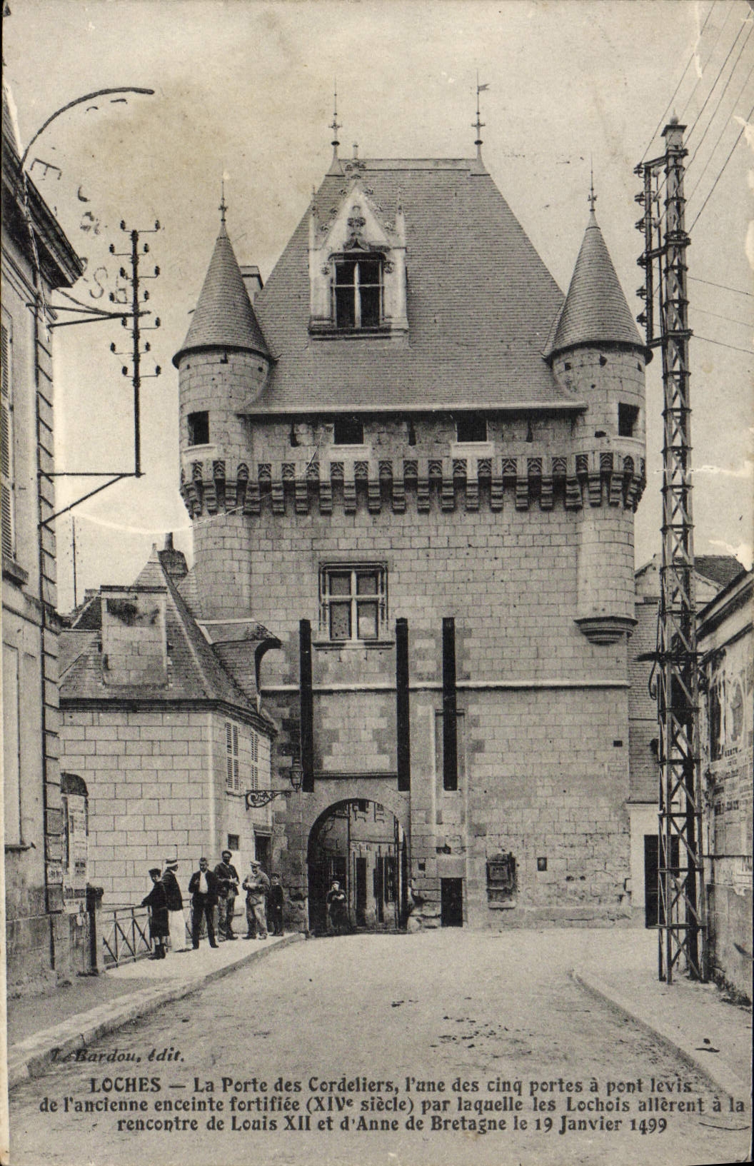CPA Loches La Porte des Cordtiers l'une des Cinq Portes a pont levis