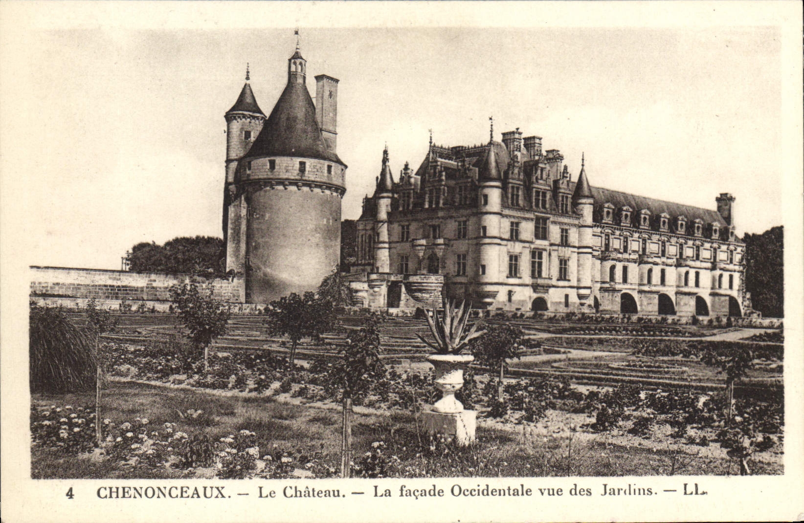VINTAGE POSTCARD Chenonceaux the Castle the Western Frontage seen of the gardens