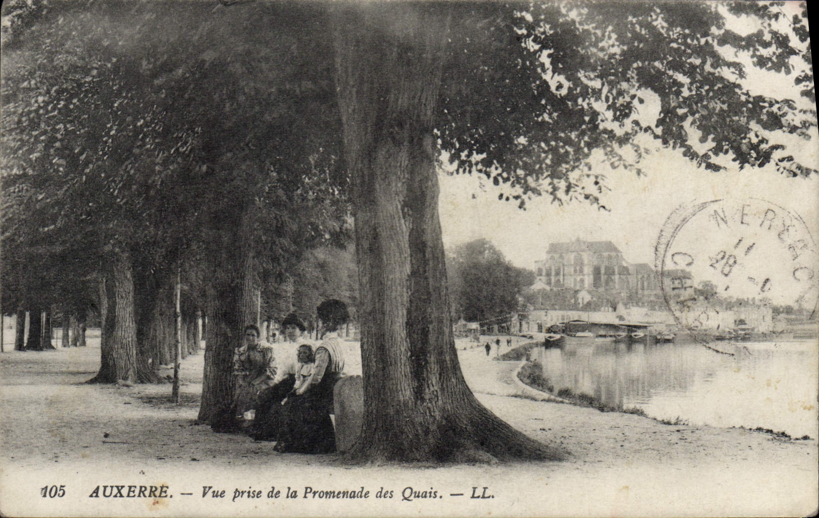 CPA Auxerre Vue Prise de la Promenade des Quais