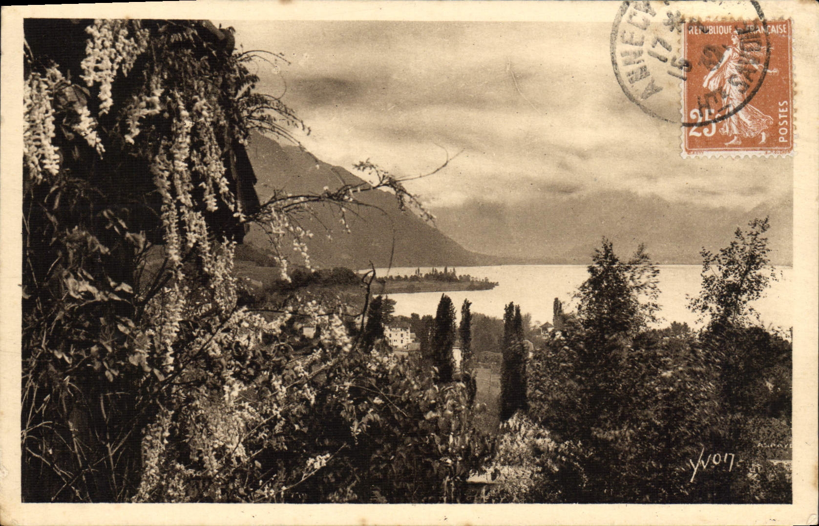 VINTAGE POSTCARD Annecy the End of the Lake