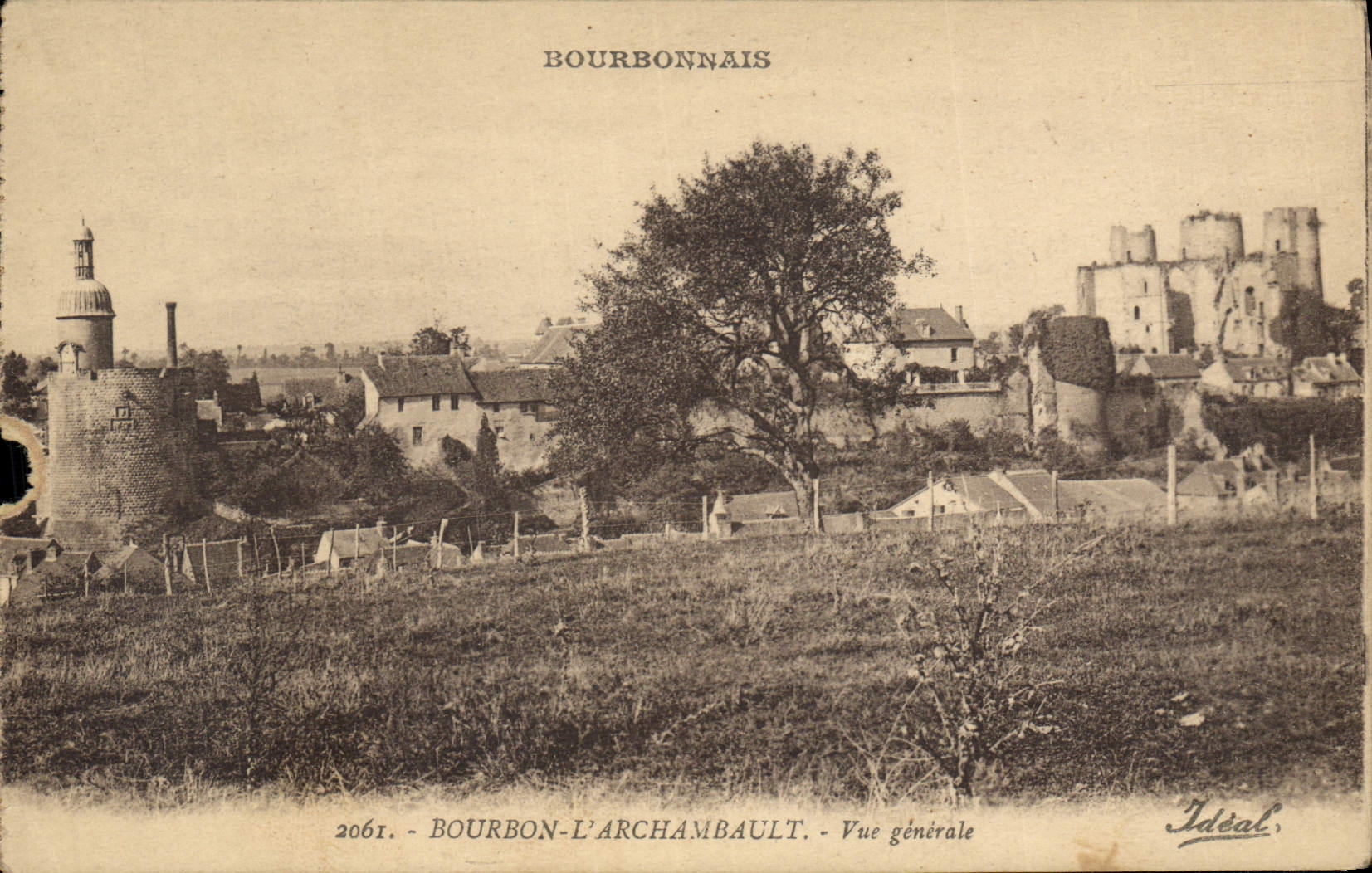 CPA Bourbonnais Bourbon L'Archambault Vue generale